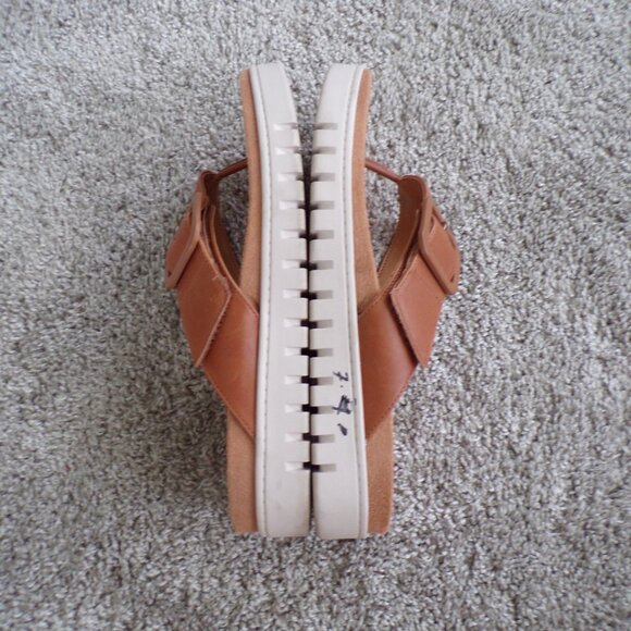 Vionic platform flipflops sandals 10 - Picture 5 of 9